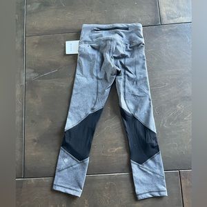 These lululemon pace rival crop 22” have never been worn!